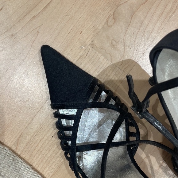 SOLD- Stuart Weitzman 4” heel, 8.5 - Picture 4 of 8